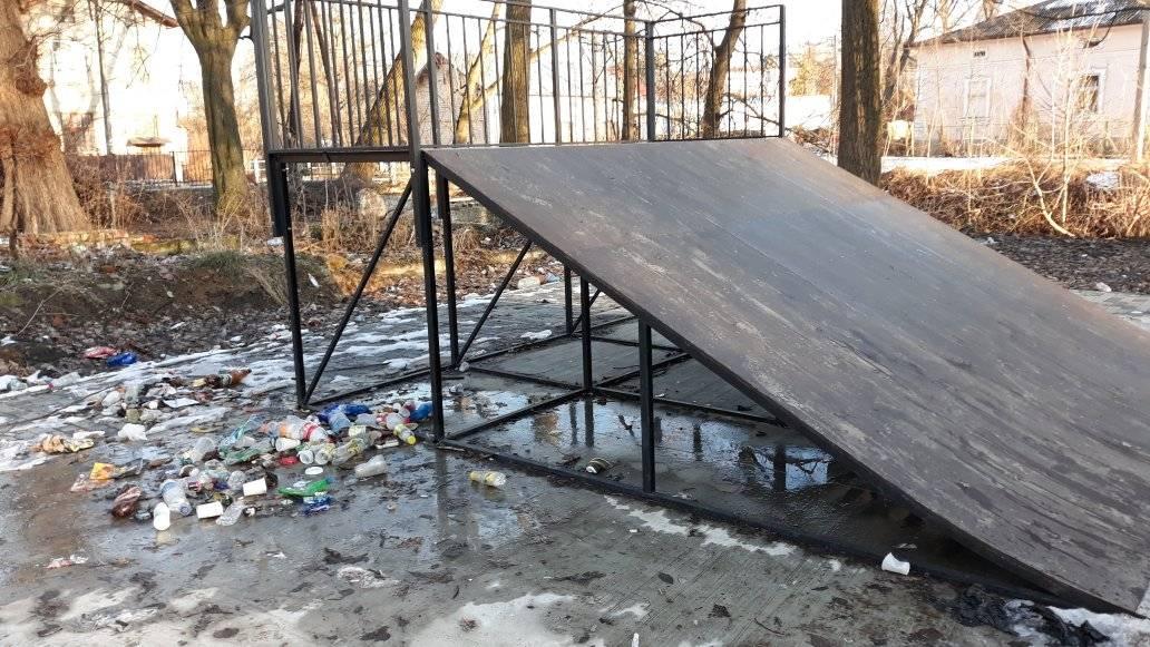 У Дрогобичі завалили сміттям скейт-парк, який тільки відкрили восени