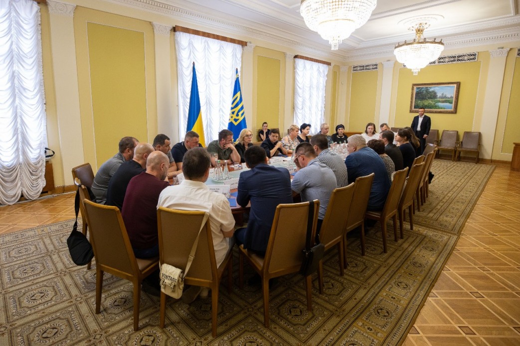 Зеленський провів зустріч з родинами українських полонених