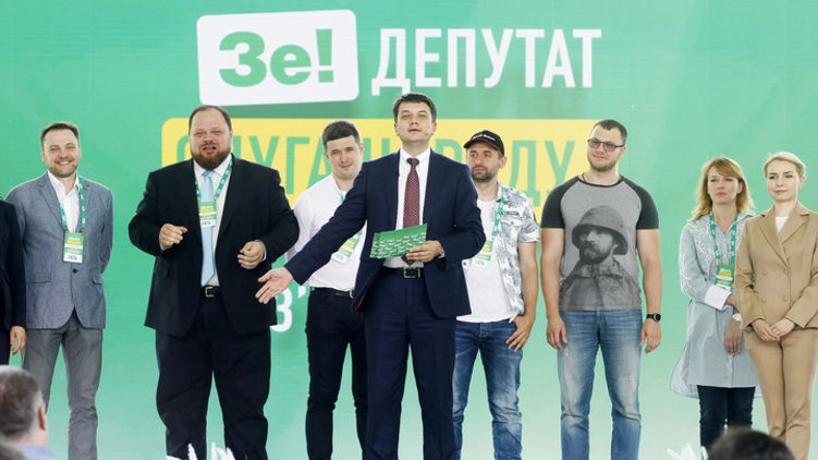 Перемозі мажоритарників від «Слуги народу» допомагали таємні комісари – ЗМІ
