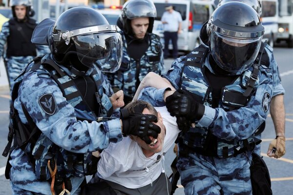В Британії пропонують переглянути повернення Росії в ПАРЄ через протести у Москві