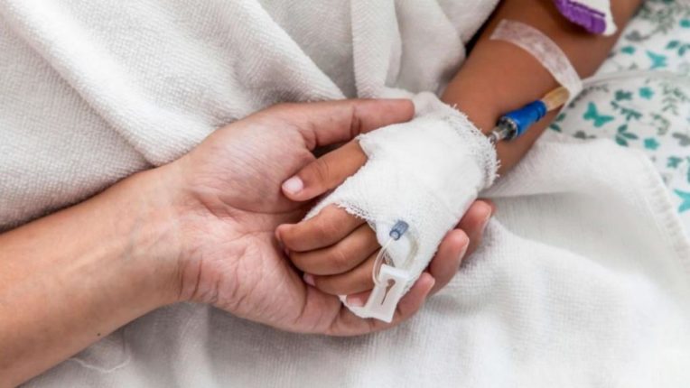 Згорів за два дні: стали відомі подробиці про 8-річного хлопчика, якого вбив коронавірус