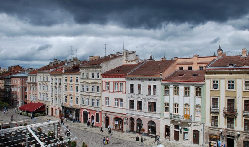 Львів‘ян застерігають про грозу