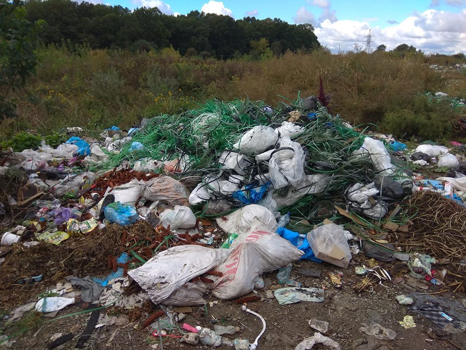 Ходорівське сміттєзвалище: 700 метрів до людей (фото)