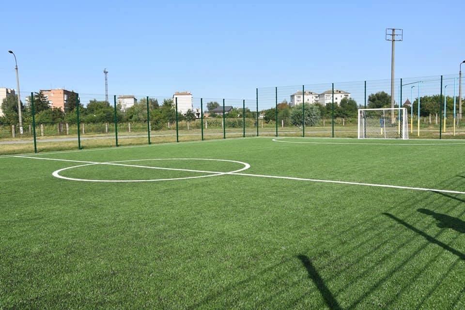 У Брюховичах буде перше штучне футбольне поле