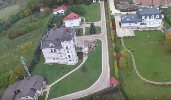 Майже 3 млн грн – на дорогу до хати Дубневичів