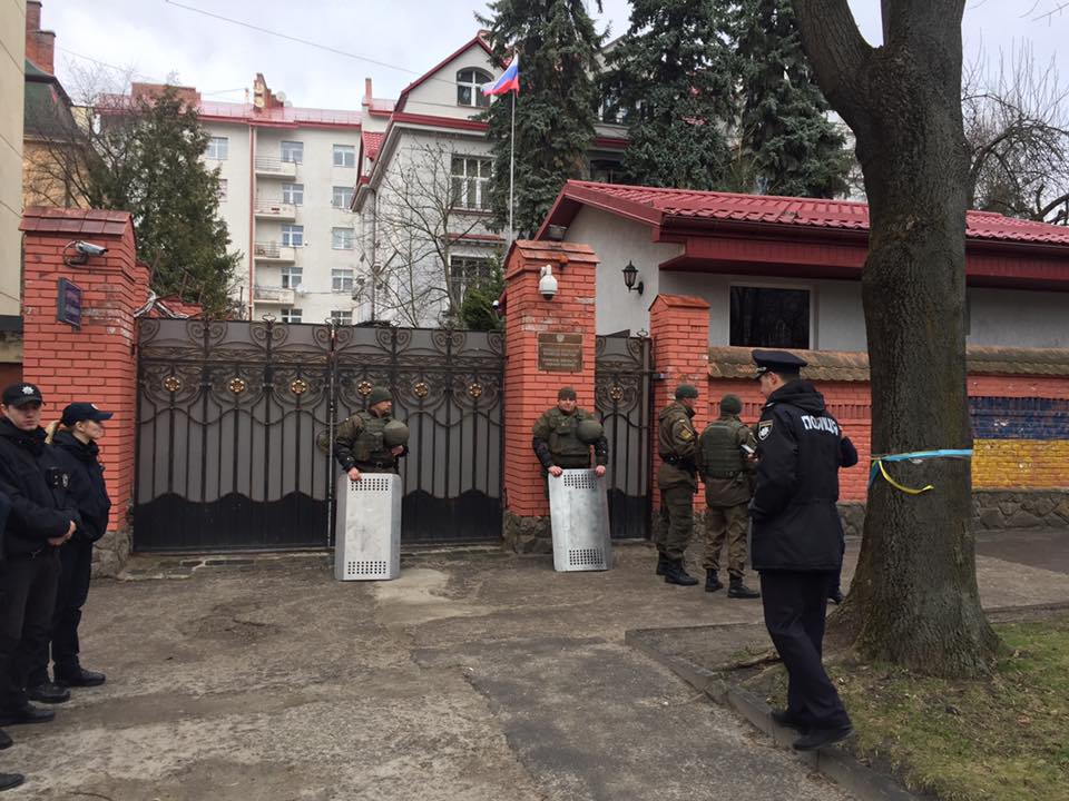 Львів’яни вимагають закриття російського консульства у місті