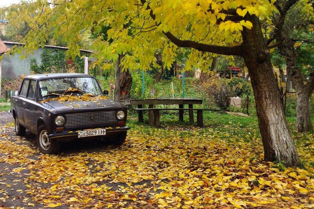 На львівських вулицях порахували покинуті авто