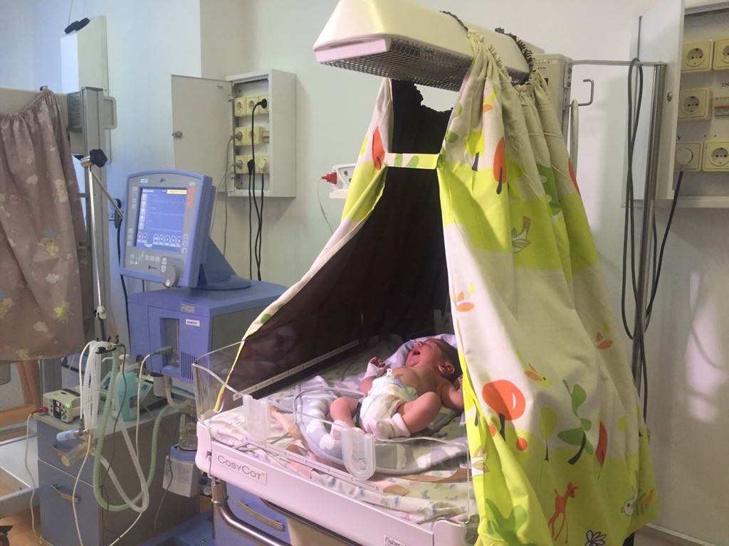 Як у львівській лікарні допомагають недоношеним дітям