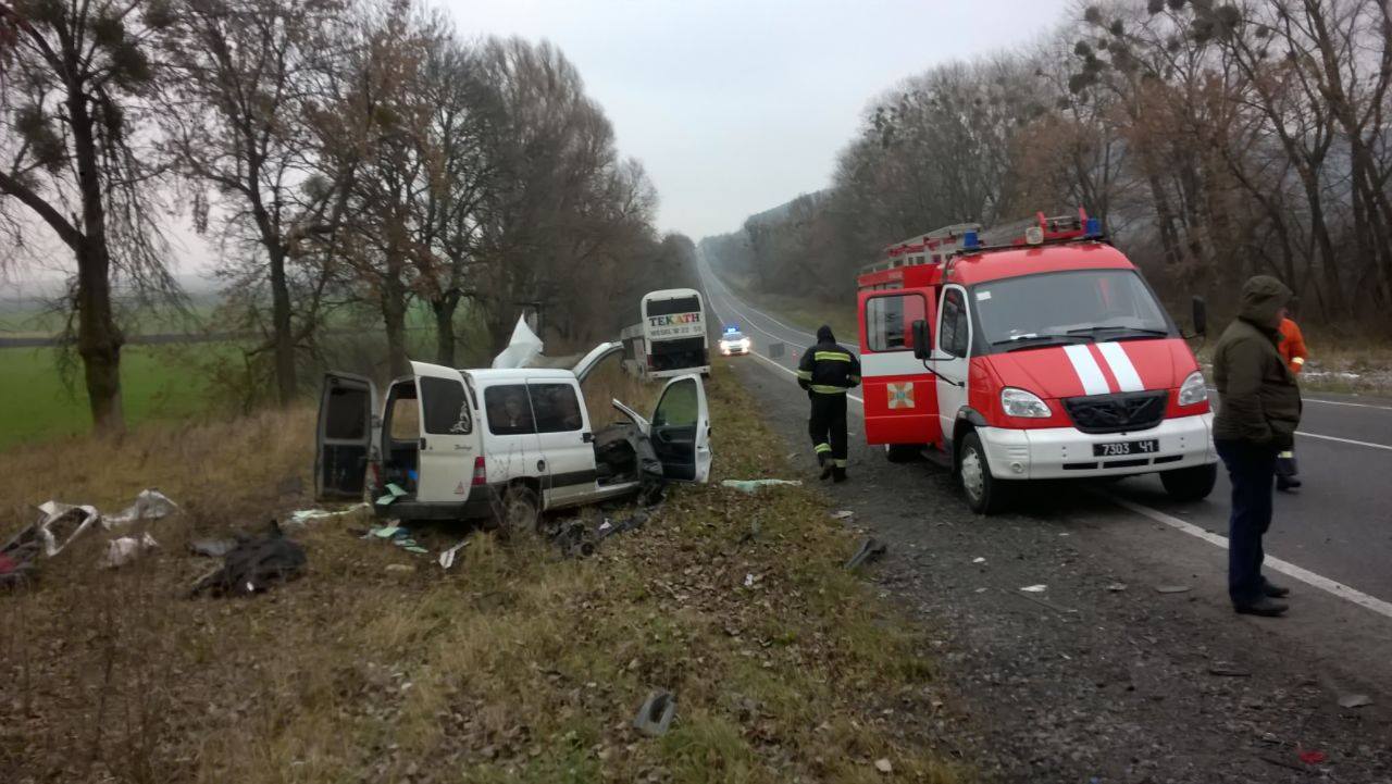 У Золочівському районі смертальна ДТП, у Пустомитівському – з постраждалими