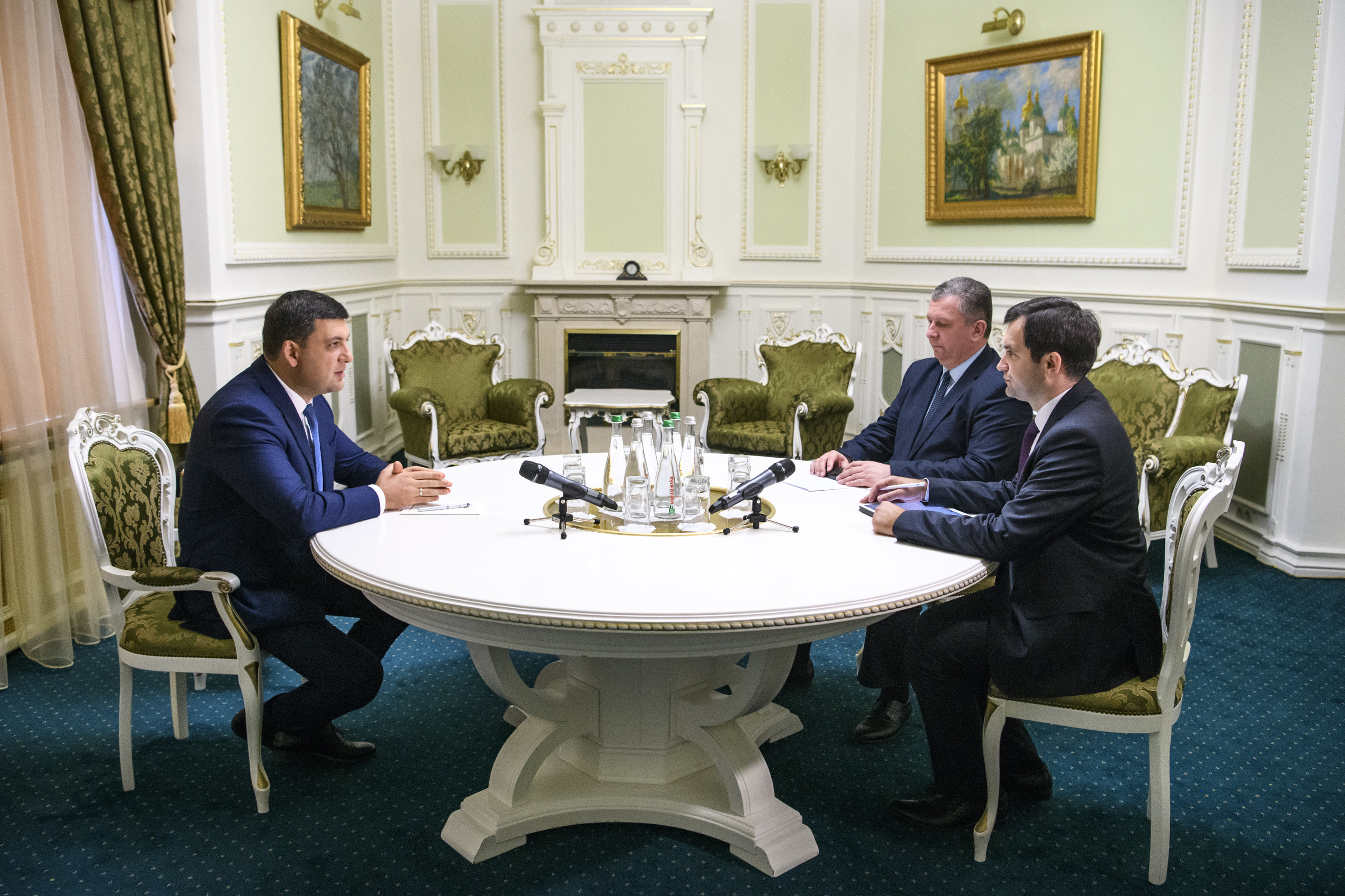 Гройсман розповів, коли підвищать пенсії