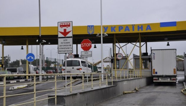 Україна заборонила в’їзд для чоловіків з Росії