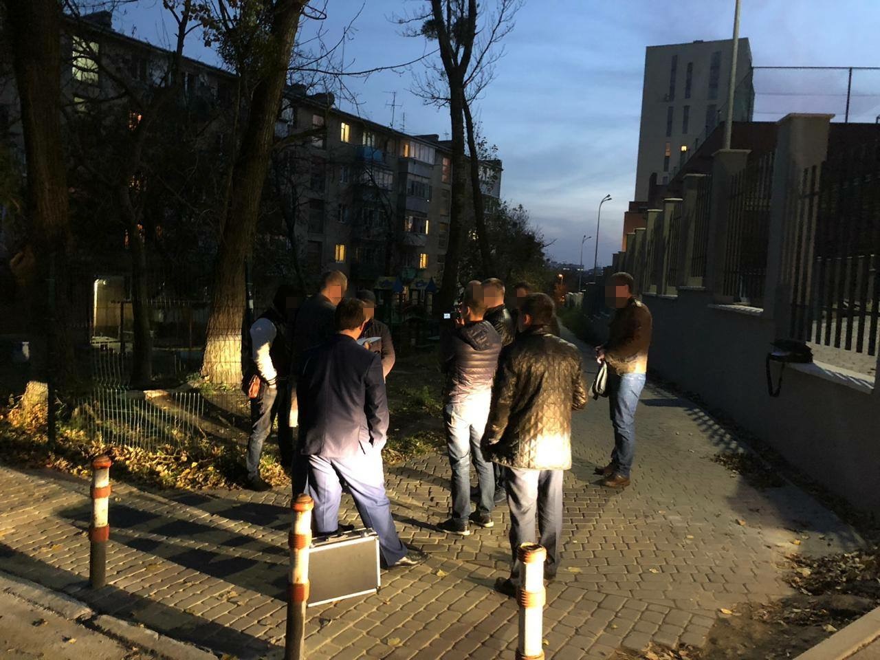 Керівника львівського вишу взяли на хабарі