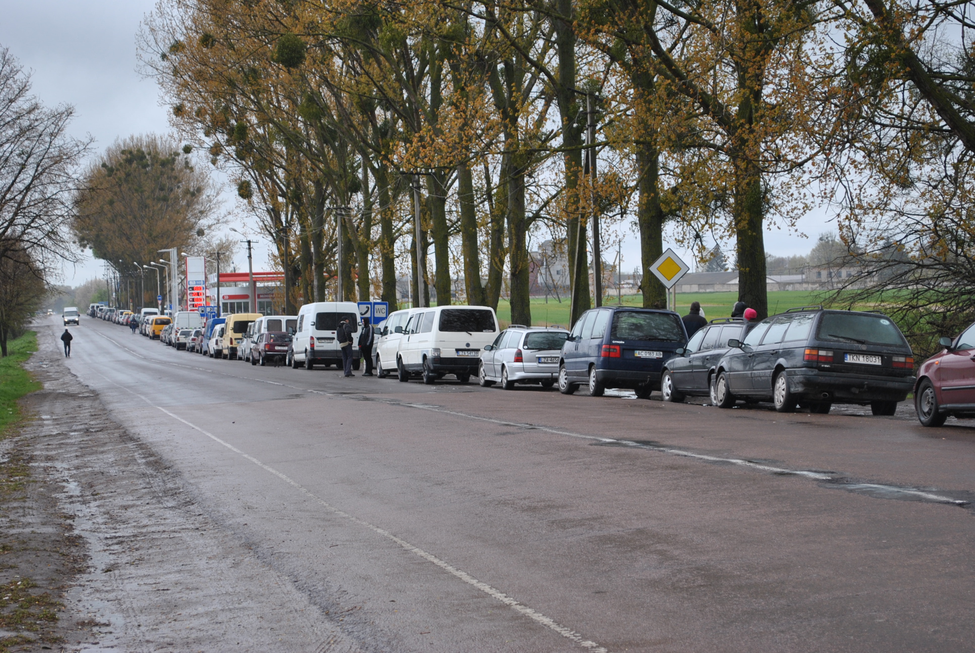 Величезні черги на кордоні з Польщею
