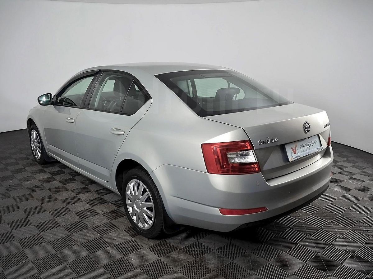 Щоб «покататися» з дівчиною, вкрав автомобіль