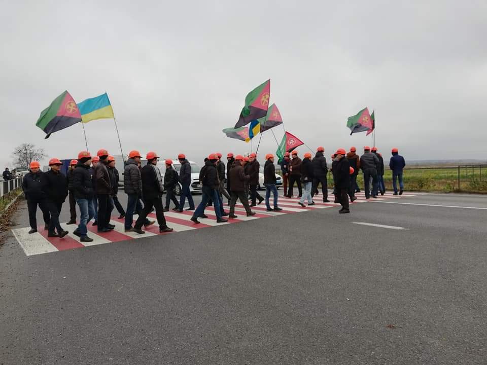 Львівські шахтарі заблокували трасу Львів-Рава-Руська