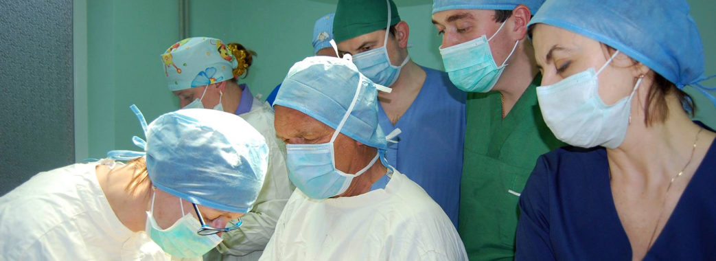 У Львові за 4 дні німецький хірург прооперував 31 дитину