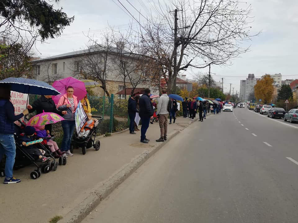 У Львові відбувся парасольний пікет