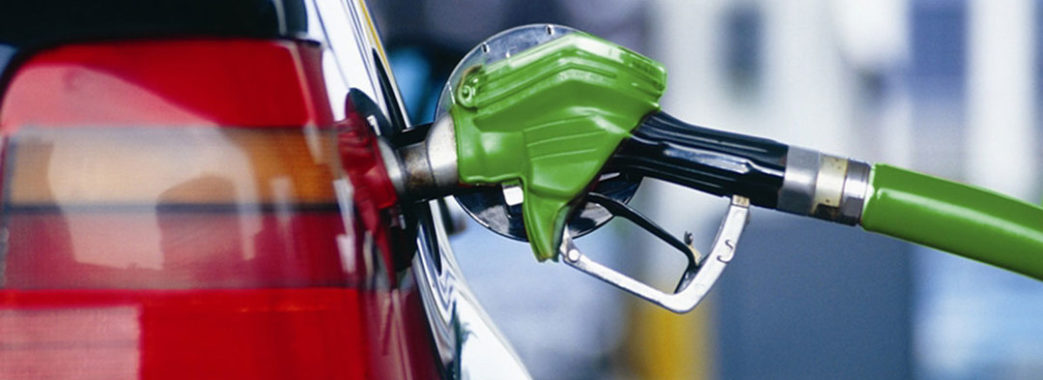 Великі мережі АЗС знизили ціни на бензин