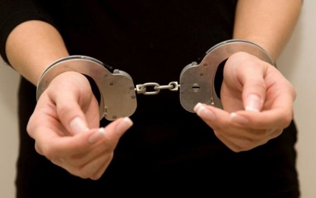 На Пустомитівщині невістка вкрала у свекрухи золото