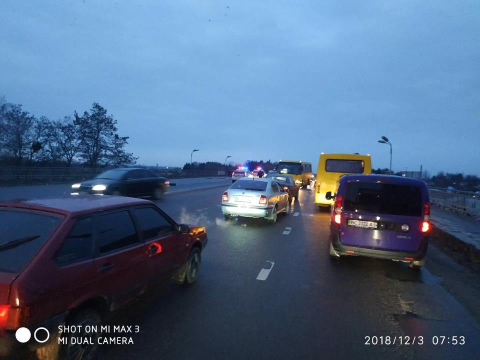 У Львові поліцейська автівка потрапила у ДТП