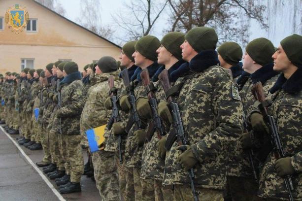 У Великих Мостах 430  прикордонників-строковиків склали присяги