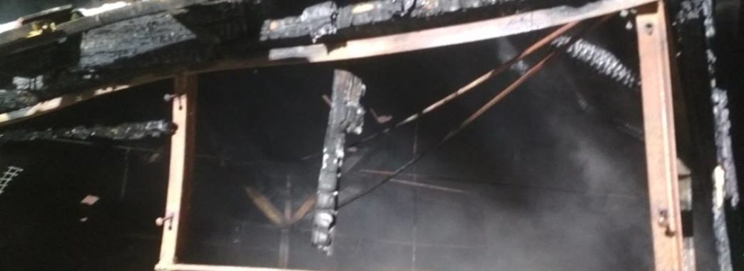 Пожежа у Городку: горіли два торгових павільйони (фото)