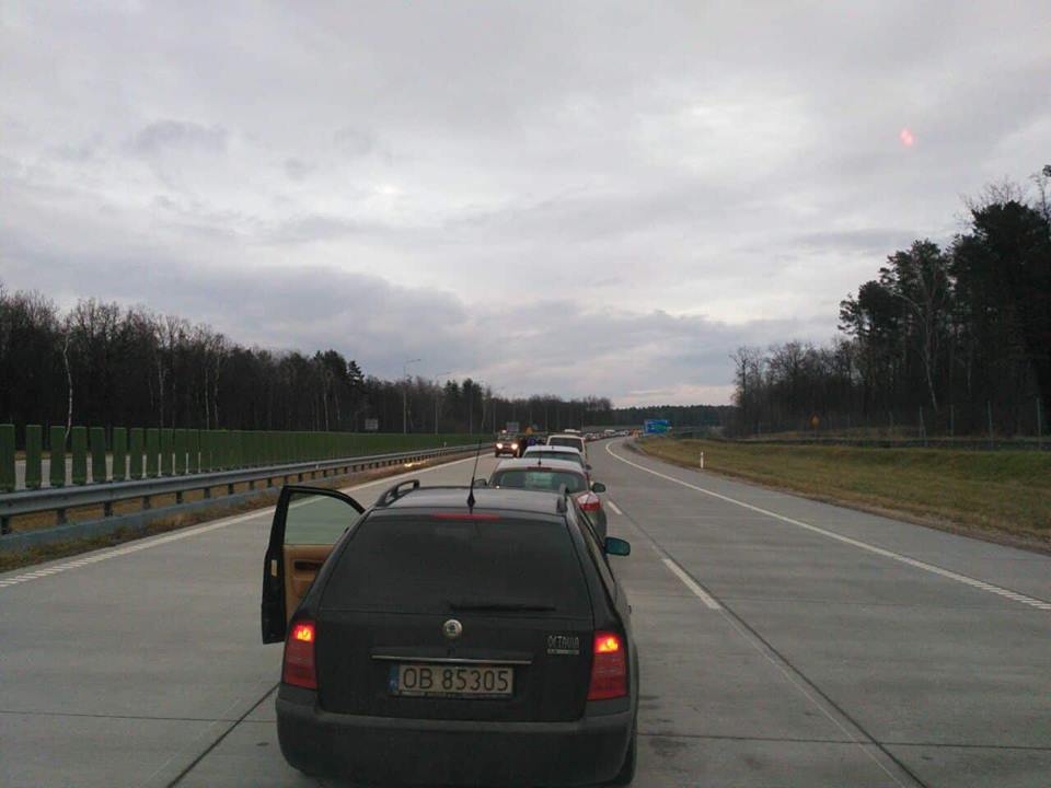 Кордони з Польщею завмерли у довжелезних чергах