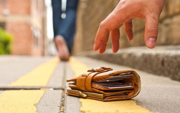 Львів`янин шукає незнайомку, яка врятувала його гаманець