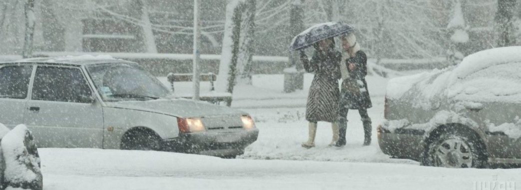 У Львові зіпсувалася погода: на дорогах працює снігоочисна техніка