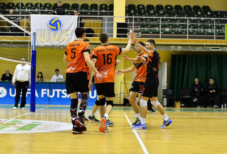 Львівські «Кажани» двічі обіграли «Фаворит»