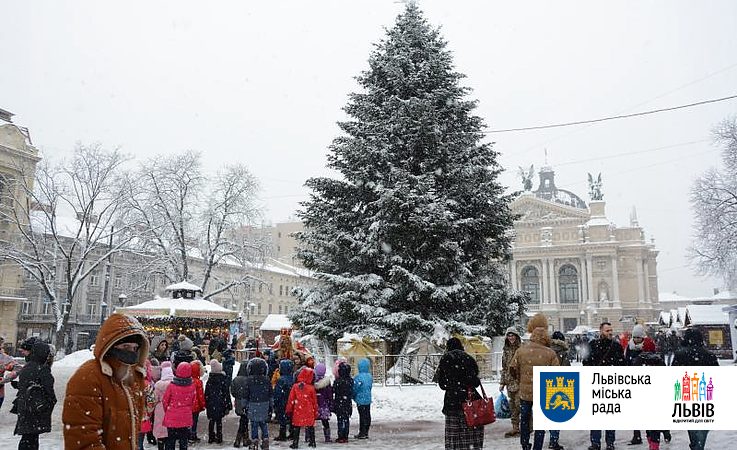Завтра у Львові засяє центральна ялинка