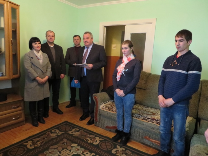 Дітям-сиротам з Дрогобиччини подарували трикімнатну квартиру