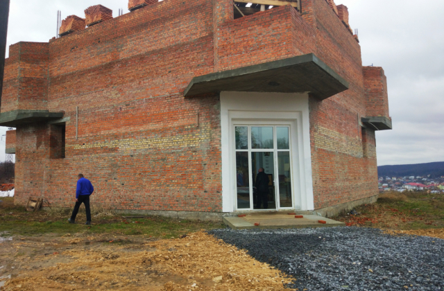 У Винниках просять грошей на культурний комплекс