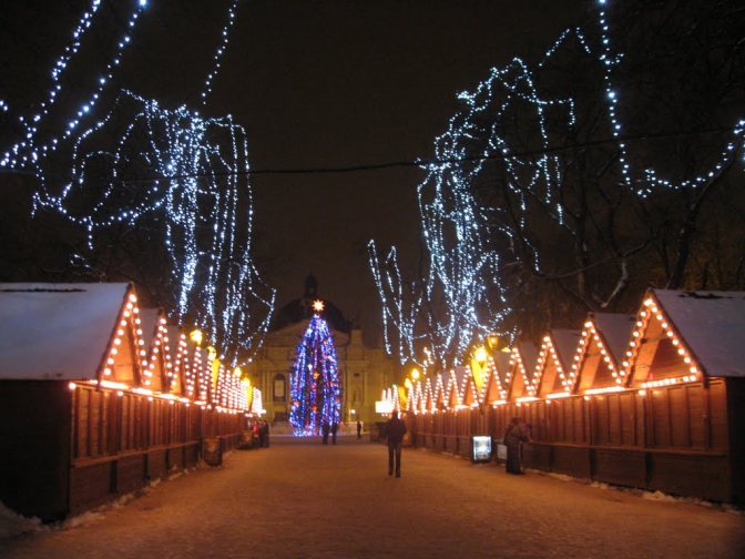 Роботу на Різдвяному ярмарку у Львові частково відновили