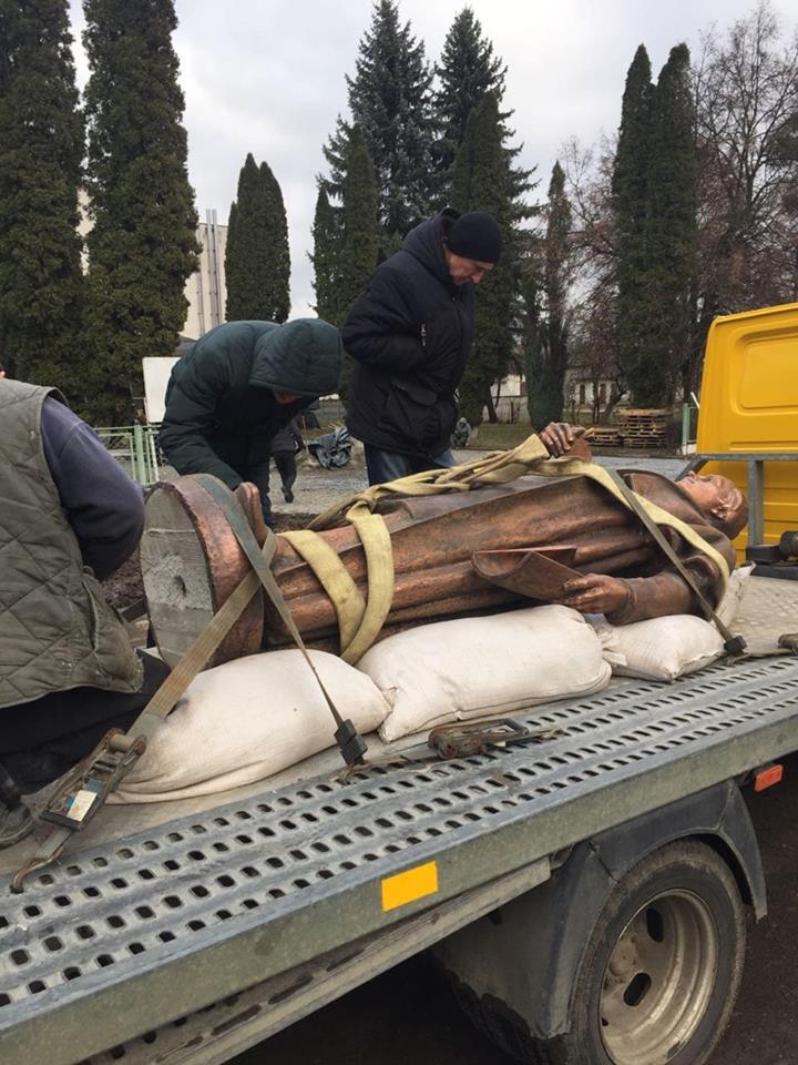 У Буську встановили пам’ятник молодому Кобзареві