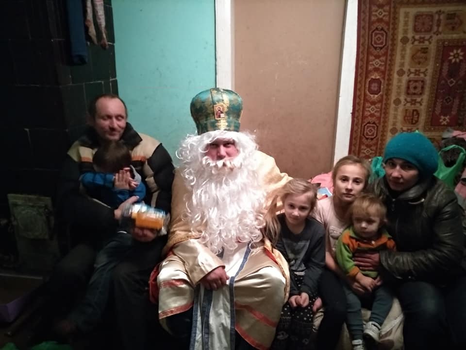 Дівчинка стрибала по ліжках, коли побачила телефон, – «Миколай» Тарас Елейко