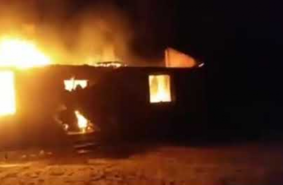 На Мостищині згоріла школа