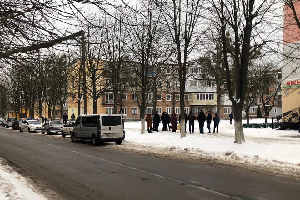 У Червонограді просто посеред двору зарізали чоловіка