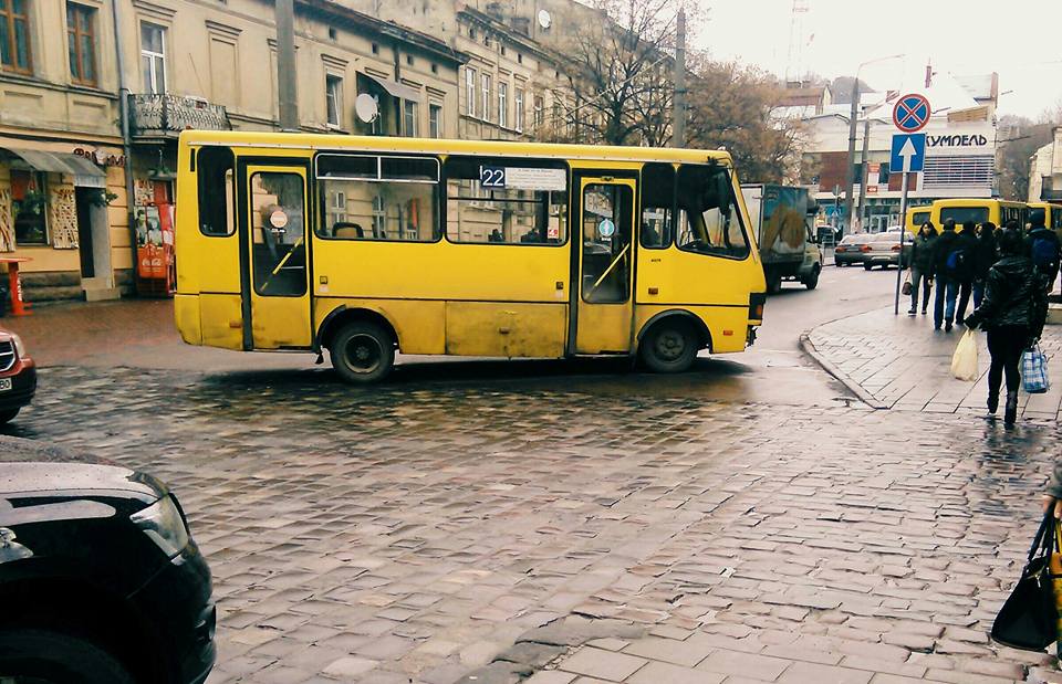 У громадському транспорті Львова пенсіонери знову їздитимуть безкоштовно