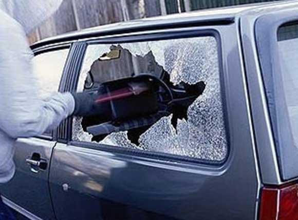 У Львові в поліцейського вкрали зброю