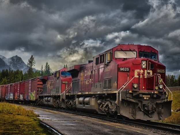 На станції Сколе чоловік потрапив під потяг та загинув