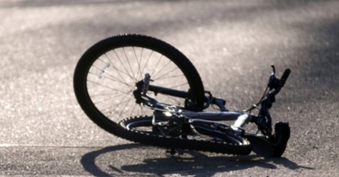 Полісмена з Буська, який збив жінку на велосипеді, суд звільнив від покарання