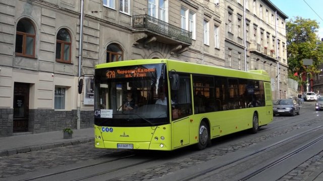 У Львові на маршруті №9 курсуватимуть 12-метрові автобуси