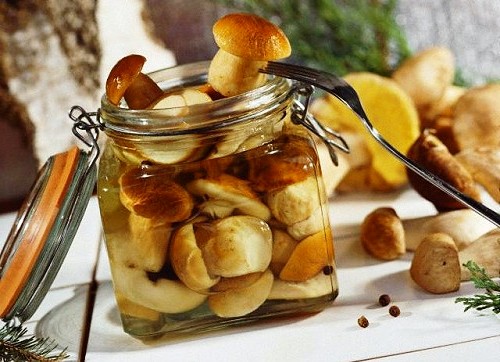 Хворий на ботулізм мешканець Перемишлянського району далі у важкому стані