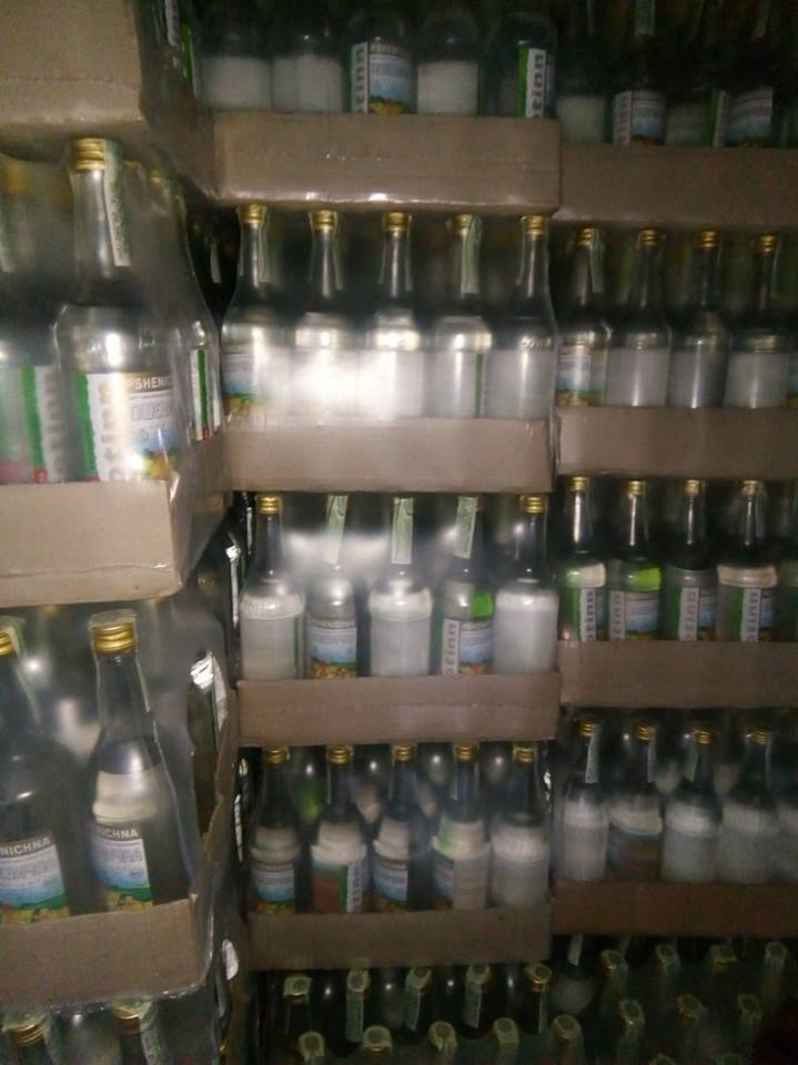 На Львівщині поліція ліквідувала нелегальну мережу фальсифікованого алкоголю