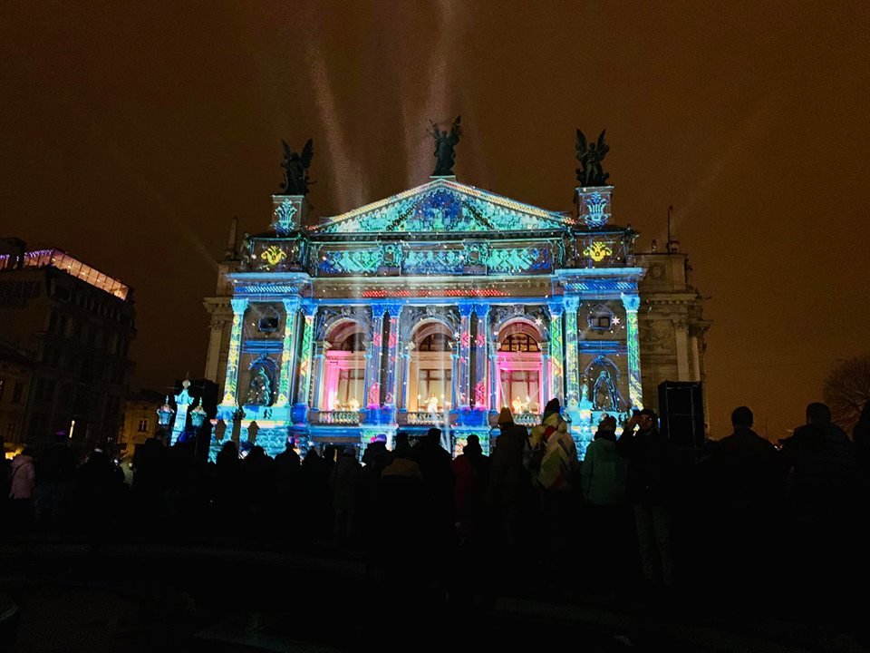 Після новорічної ночі з центру Львова cміття вивозили вантажівками