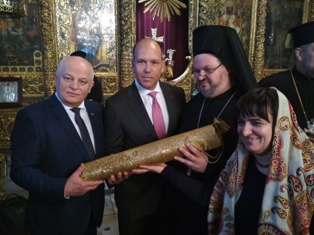 Сьогодні офіційно підписали Томос