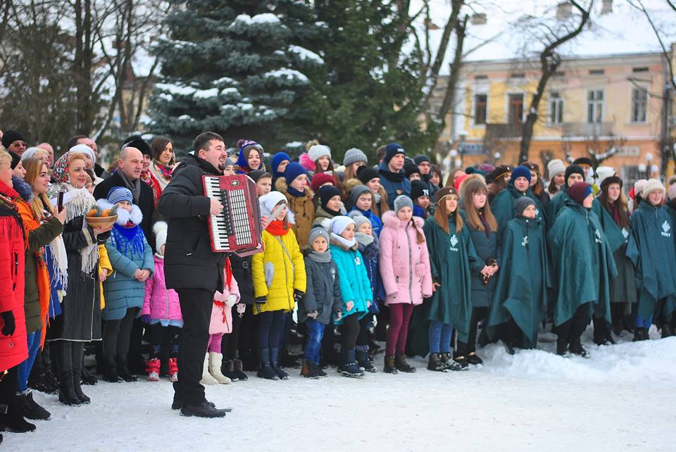 Самбірчани разом заспівали «Нова радість стала»