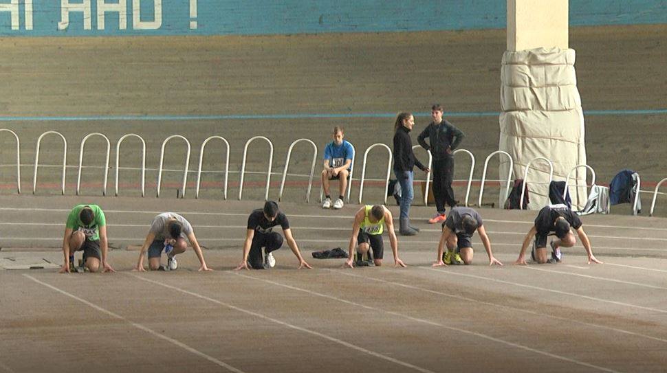 Понад 200 легкоатлетів борються за першість Львівщини