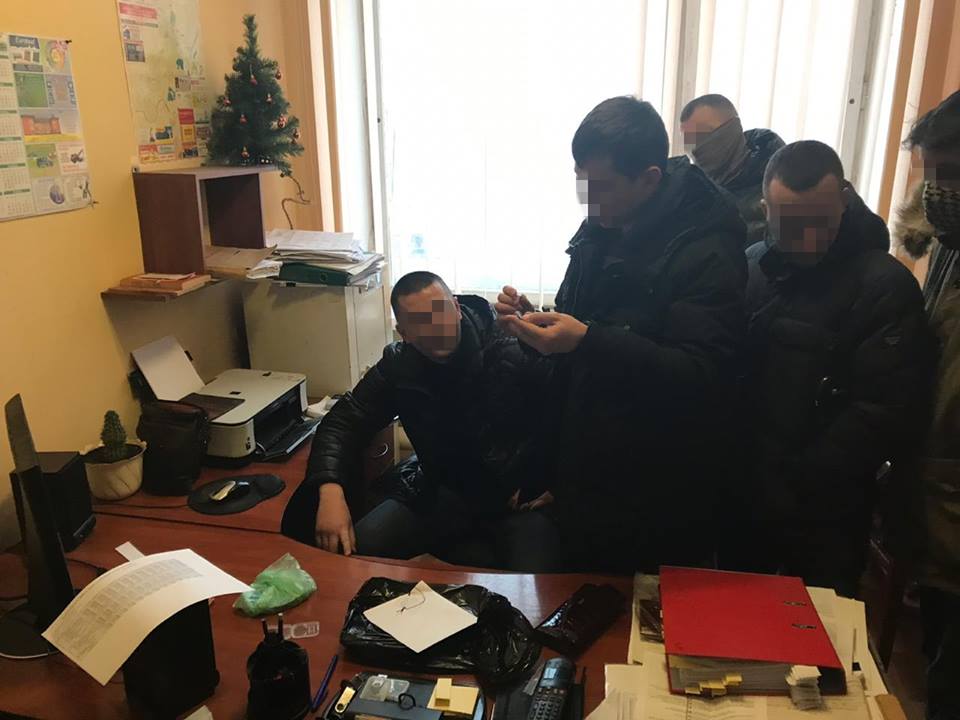 У Червонограді на хабарі викрили слідчого